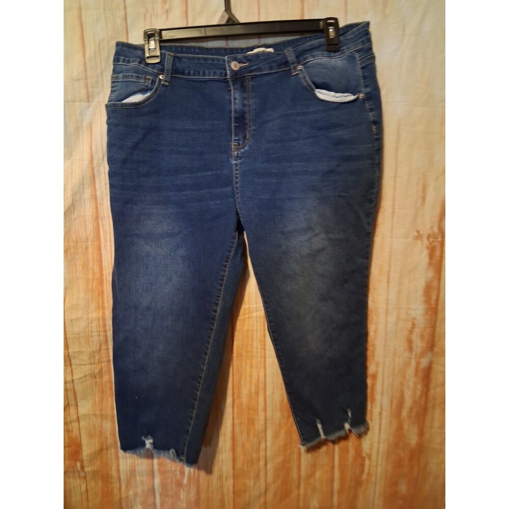 Luvamia Medium Denim Straight Leg Capri Pants Sz 2XL